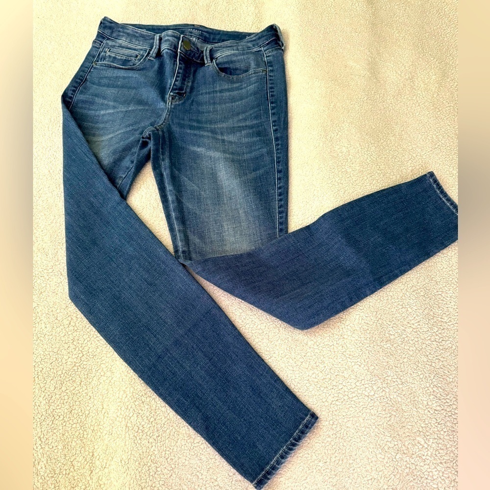 a.n.a 29/8 Distressed Women’s Denim Jeggins, Mid-Rise 5 pocket jeans